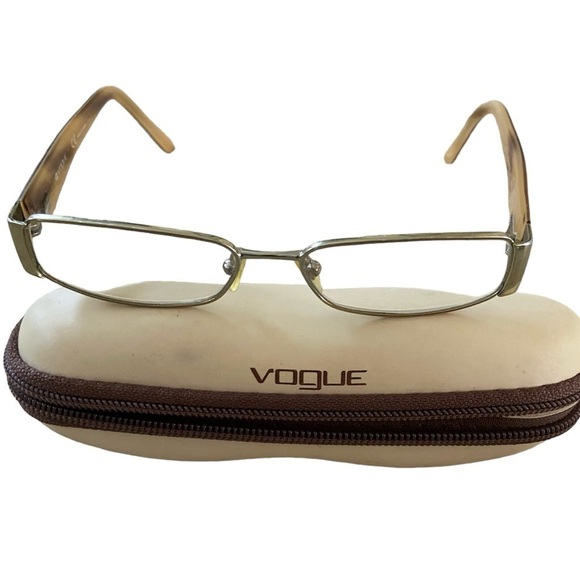 Vogue readers see pictures for details with case - Picture 1 of 5